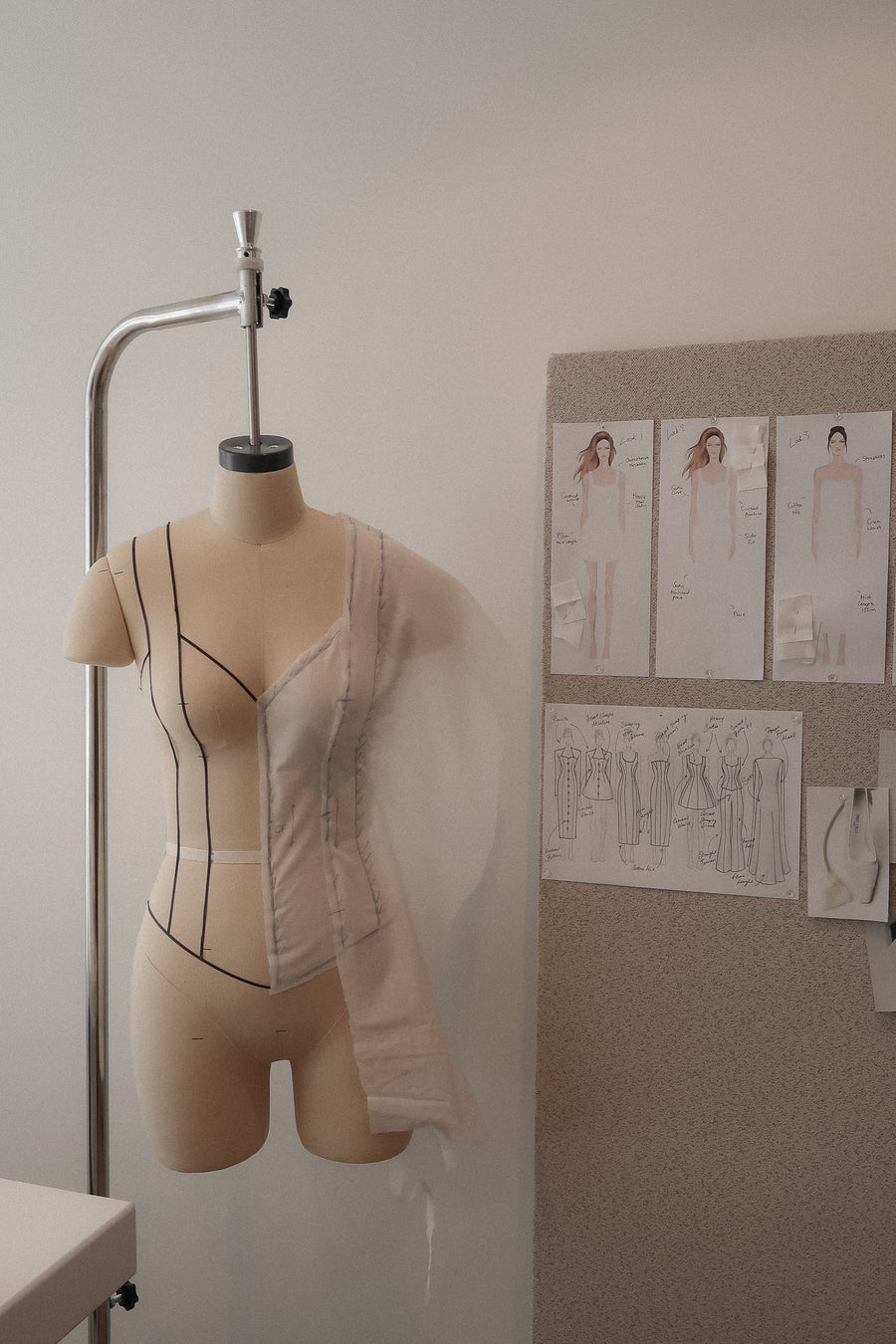 Pinning the toile
